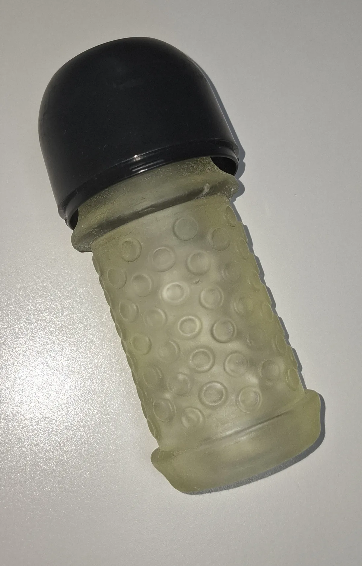 The storage case lid resting over the hole in a pierced Handy sleeve, which recreates a suction effect on demand